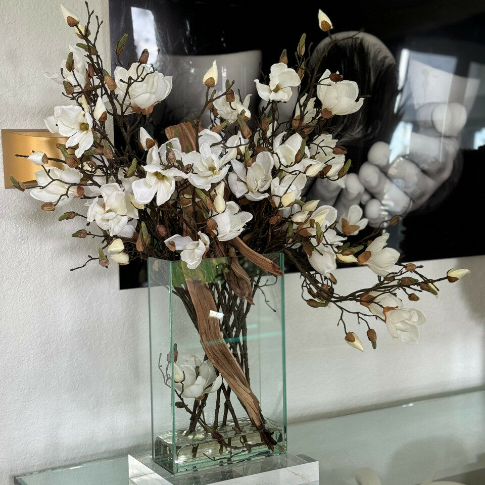 White Magnolias in 16″ Tall Casa Moderna