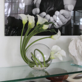Crosswinds vase with calla lilies				
(Out of Stock)